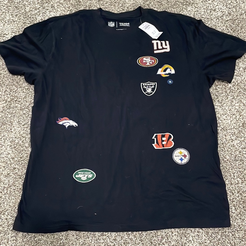 Men’s Hollister NFL graphic tee